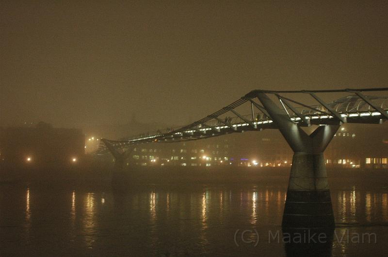 Foggy Thames.JPG - (C)M.Vlam 2007 maaike.vlam@gmail.com